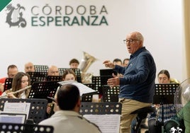 Música y recuerdo de la banda del Regimiento de La Reina, en el concierto de la Esperanza de Córdoba por Santa Cecilia