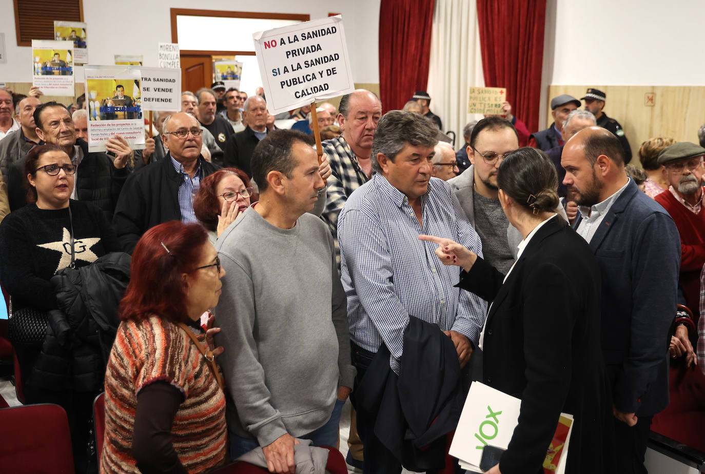 El tenso Pleno del Ayuntamiento de Córdoba que se ha suspendido, en imágenes