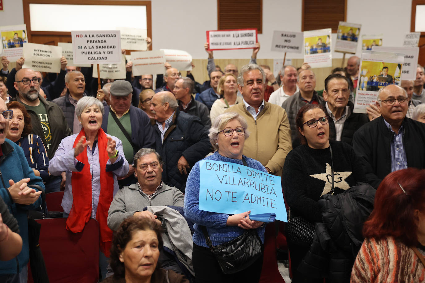 El tenso Pleno del Ayuntamiento de Córdoba que se ha suspendido, en imágenes