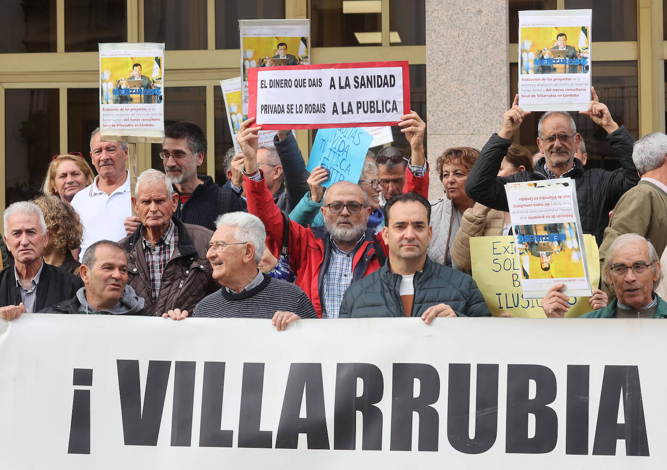 El tenso Pleno del Ayuntamiento de Córdoba que se ha suspendido, en imágenes