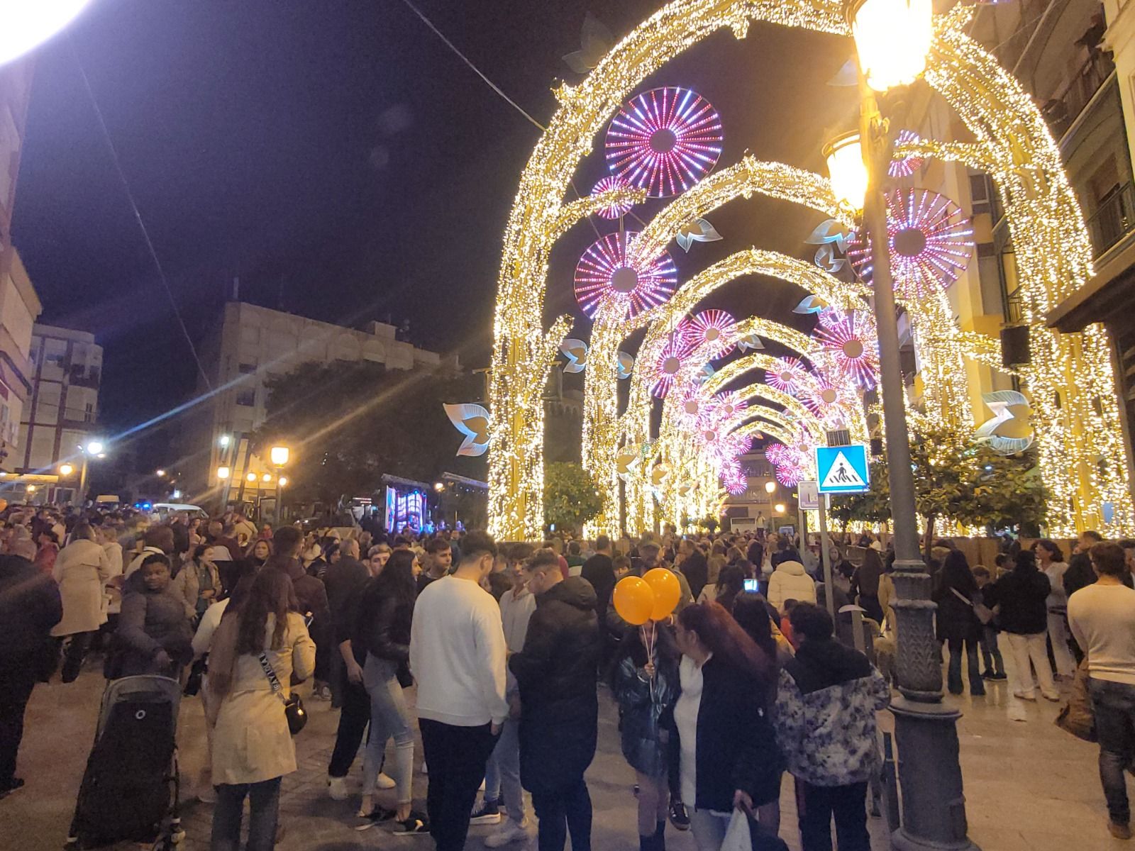 La inauguración del alumbrado navideño en Puente Genil, en imágenes