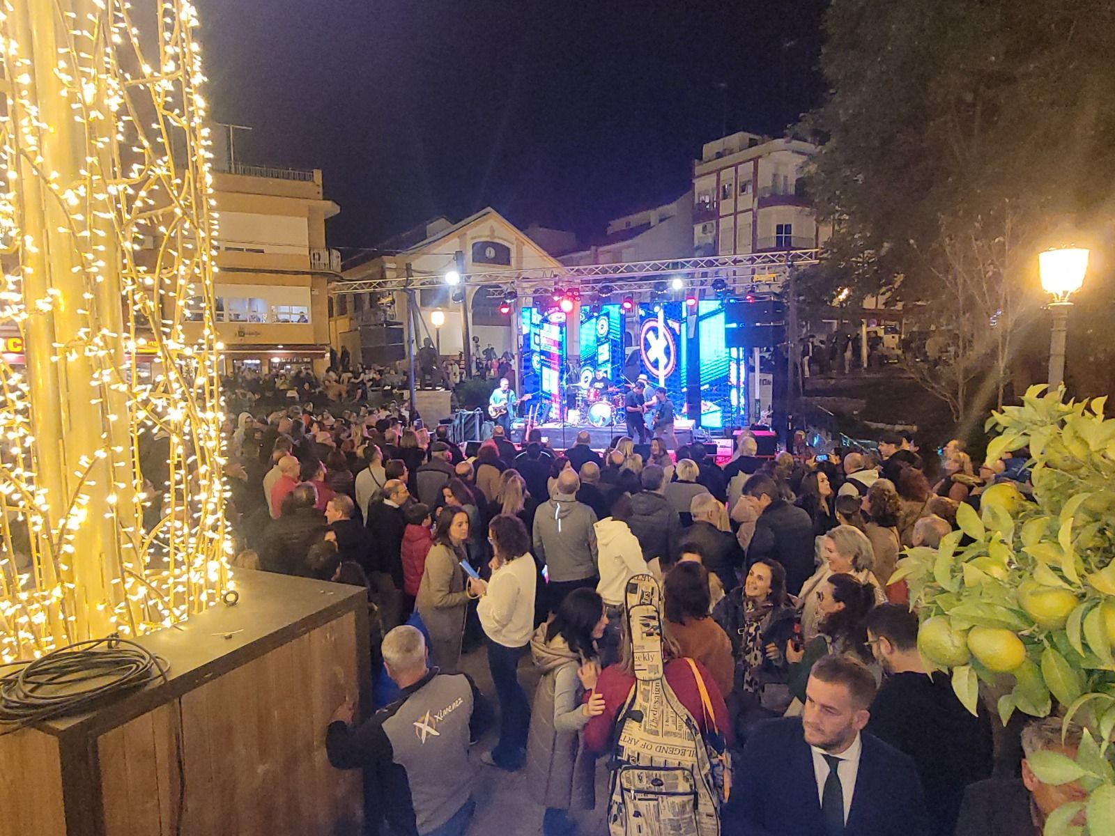 La inauguración del alumbrado navideño en Puente Genil, en imágenes