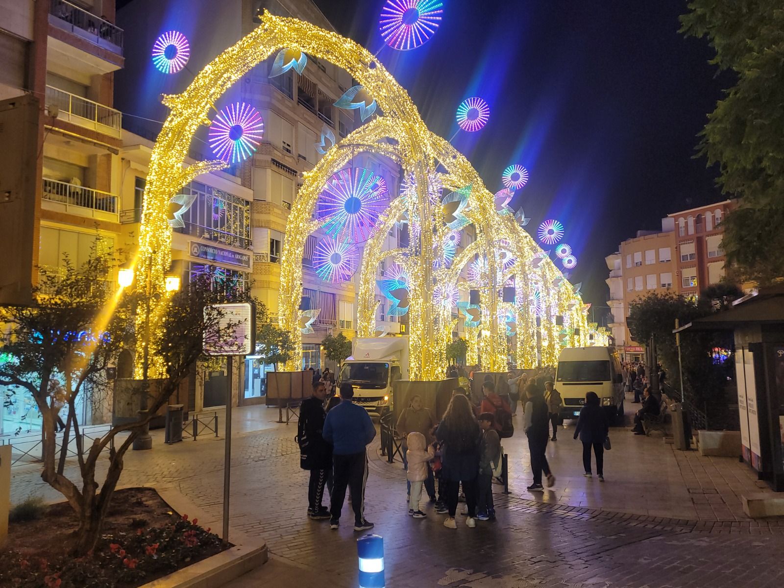 La inauguración del alumbrado navideño en Puente Genil, en imágenes