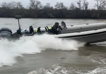 Un narco muerto y dos guardias civiles heridos en Sanlúcar de Barrameda tras impactar la narcolancha con la patrullera