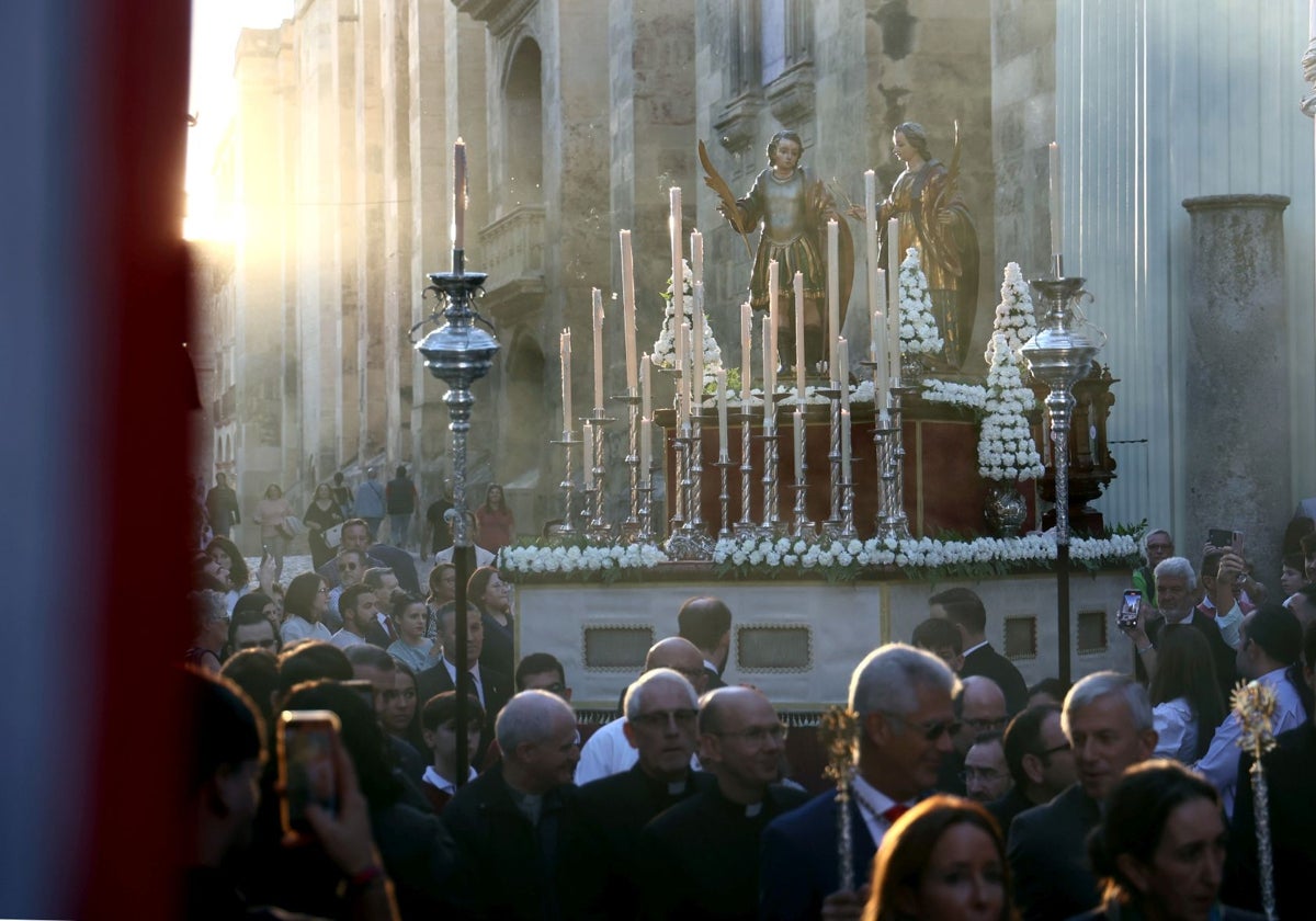 Paso de San Acisclo y Santa Victoria, el 17 de noviembre de 2023, en su peregrinación a San Pedro