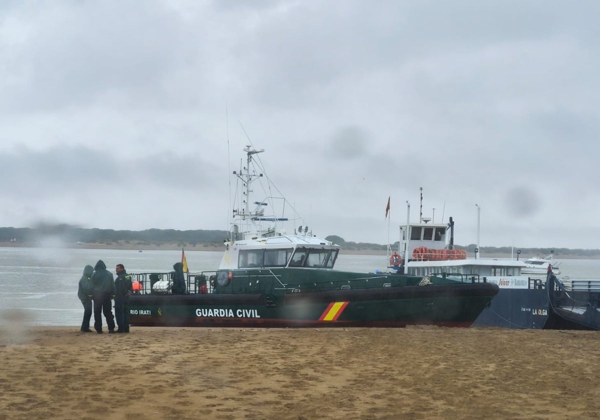 Imagen de la patrullera de la Guardia Civil tras lo ocurrido