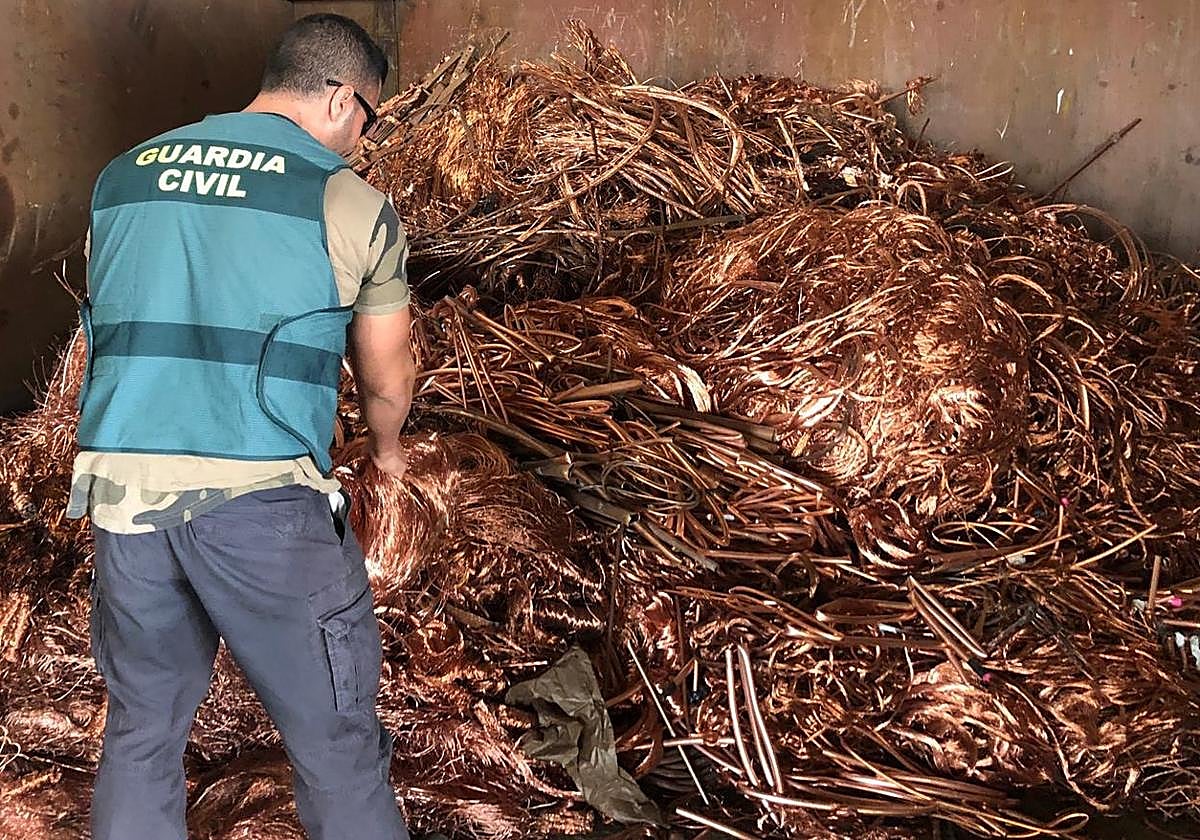 Imagen de archivo de una operación de la Guardia Civil contra el robo de cobre
