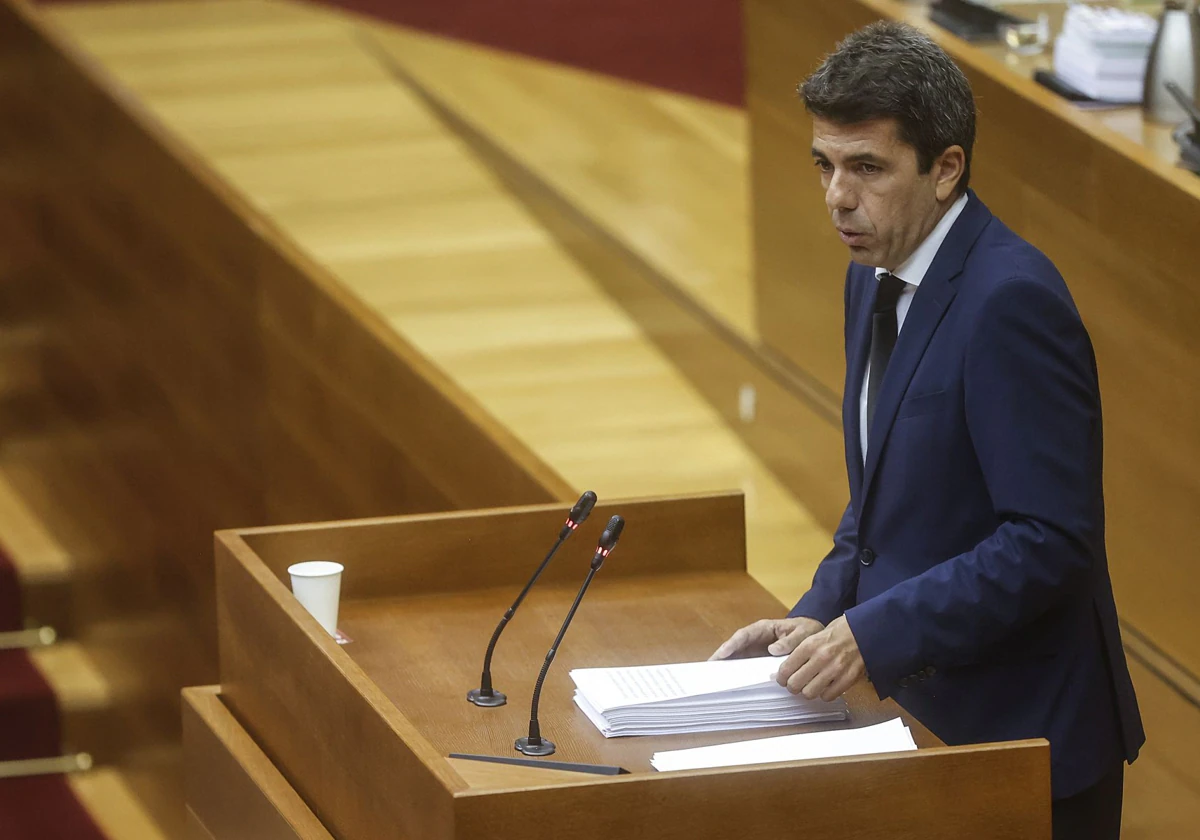 Imagen del presidente de la Generalitat Valenciana, Carlos Mazón, este viernes en las Cortes Valencianas