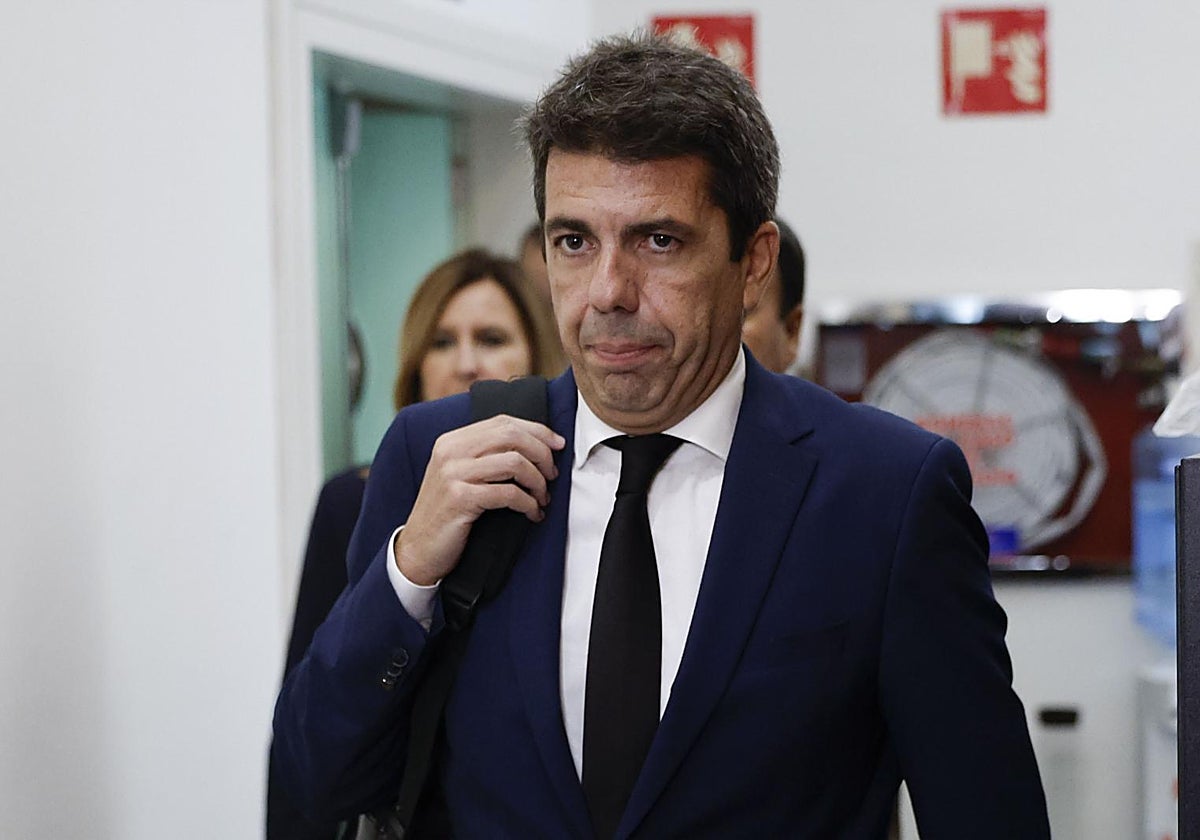 El presidente de la Generalitat, Carlos Mazón comparece ante las Cortes Valencianas