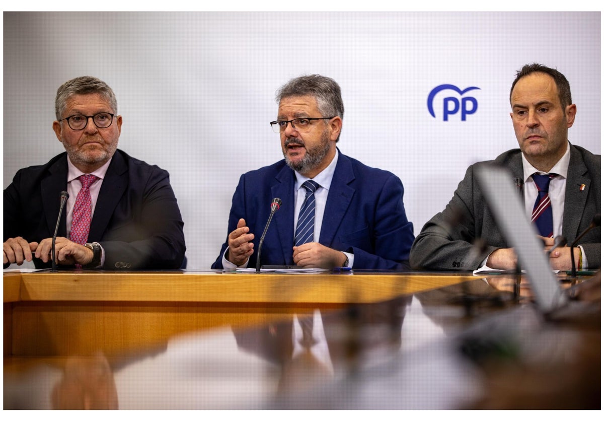 Los diputados del PP Juan Antonio Moreno Moya, Nacho Redondo y Juan Antonio Martín-Buro