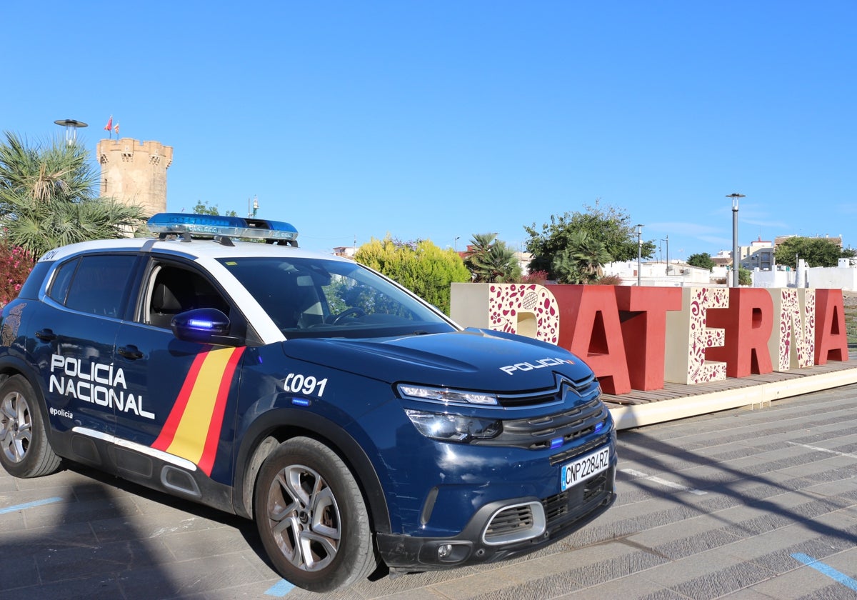 Imagen de archivo de un coche patrulla de la Policía Nacional en Paterna