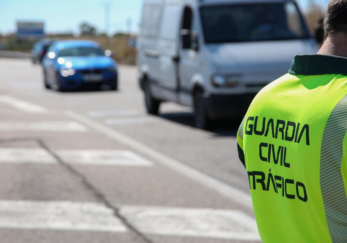 Un agente de la Guardia Civil de Tráfico