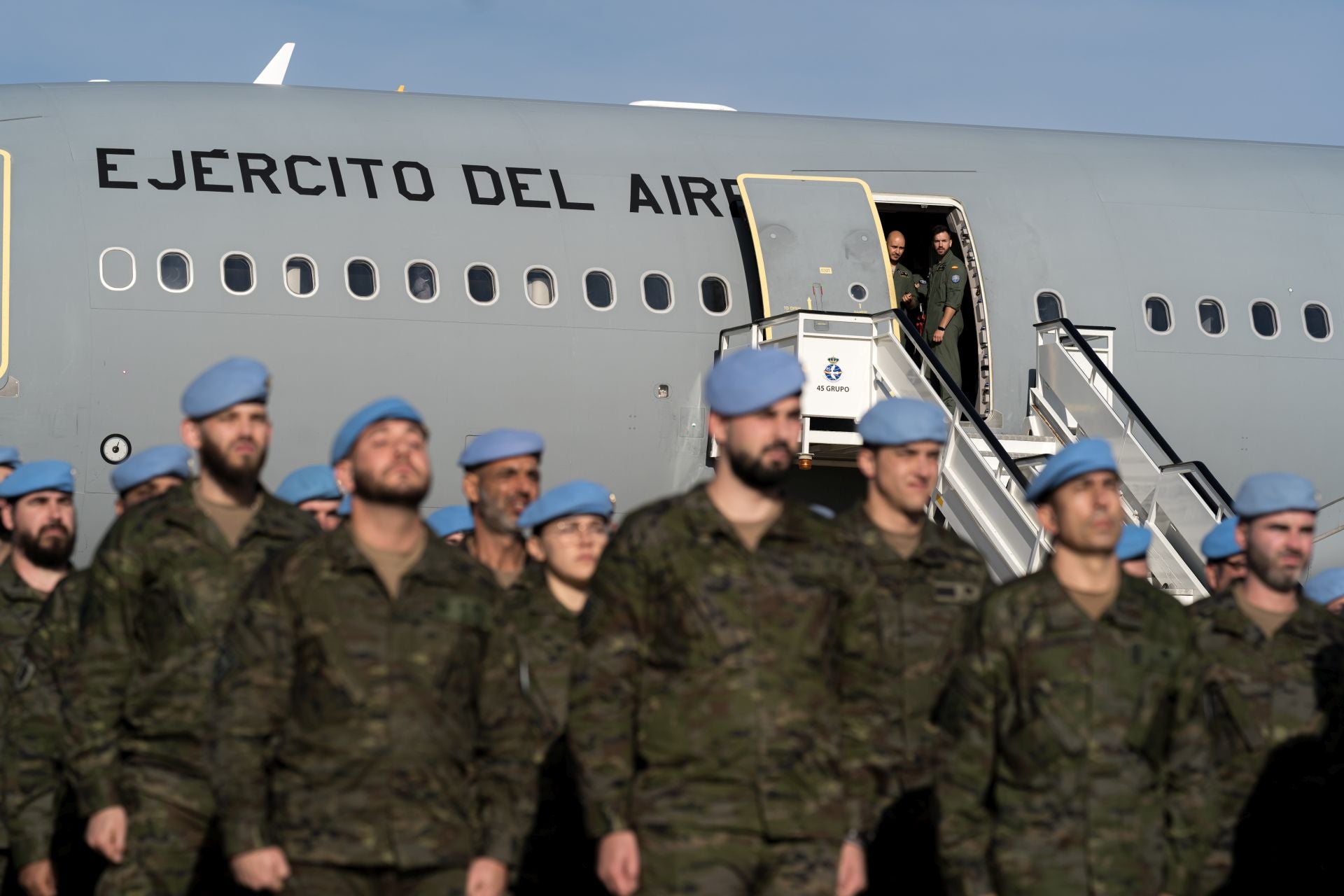 La despedida de la ministra de Defensa a la Brigada de Cerro Muriano, en imágenes