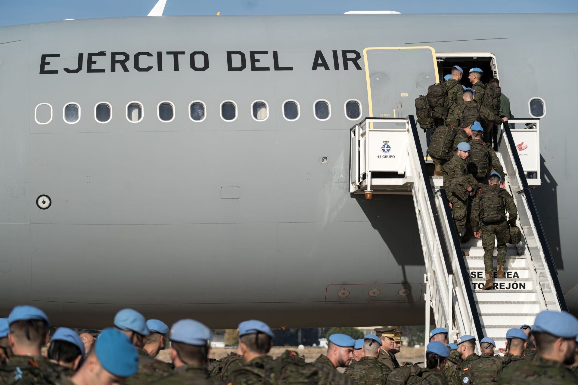 La despedida de la ministra de Defensa a la Brigada de Cerro Muriano, en imágenes