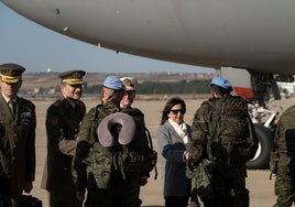 La ministra de Defensa despide a la Brigada de Cerro Muriano en su viaje a Líbano: «Haréis de intermediarios de la paz»