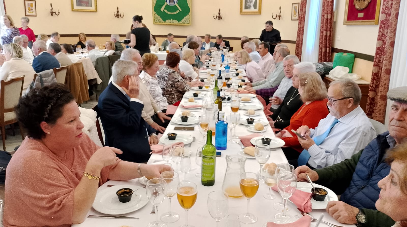 El homenaje a las parejas de los guardias civiles retirados en Córdoba, en imágenes