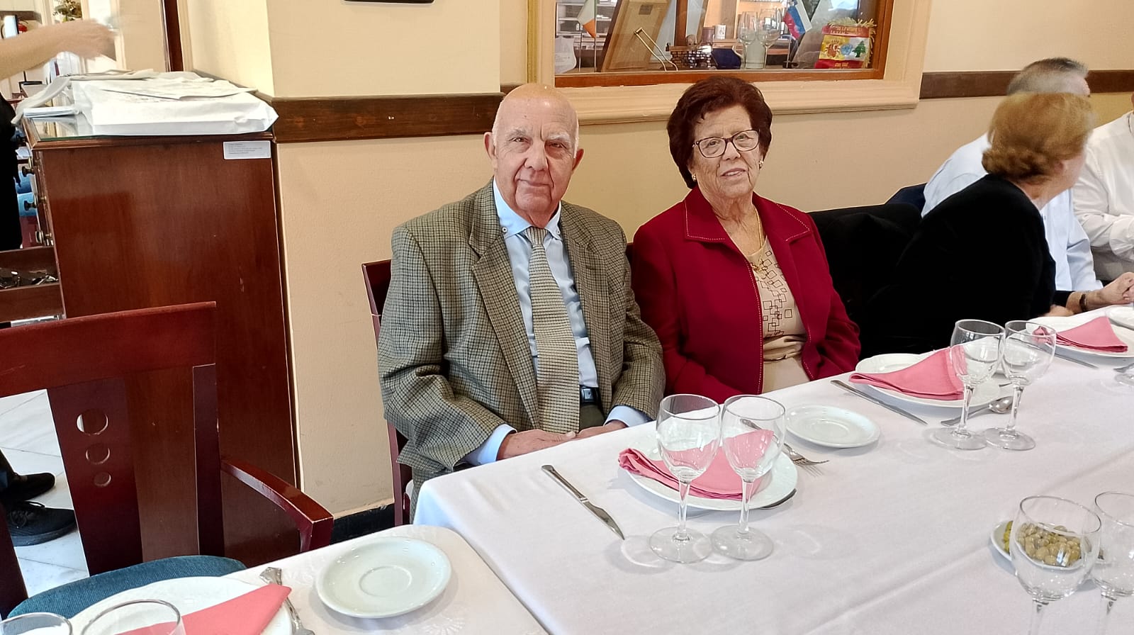 El homenaje a las parejas de los guardias civiles retirados en Córdoba, en imágenes