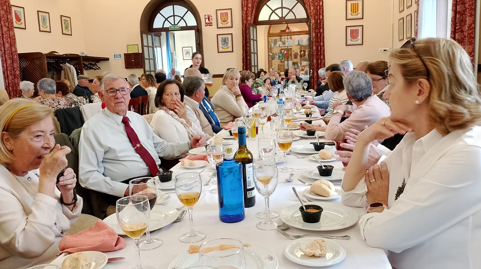 El homenaje a las parejas de los guardias civiles retirados en Córdoba, en imágenes