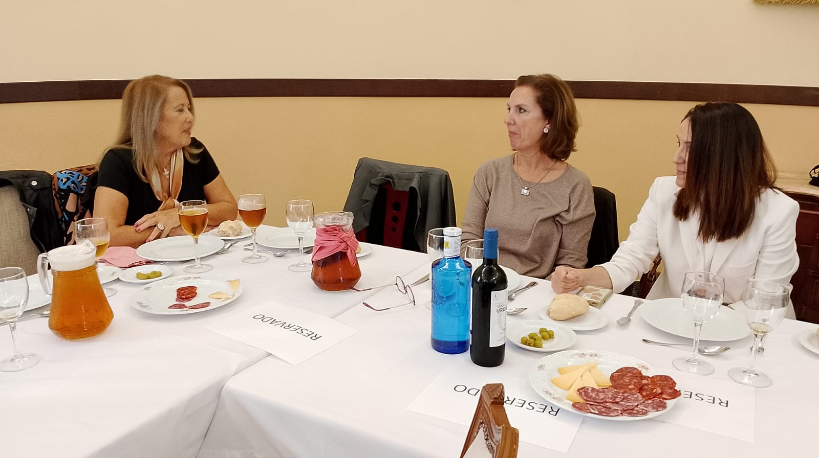 El homenaje a las parejas de los guardias civiles retirados en Córdoba, en imágenes