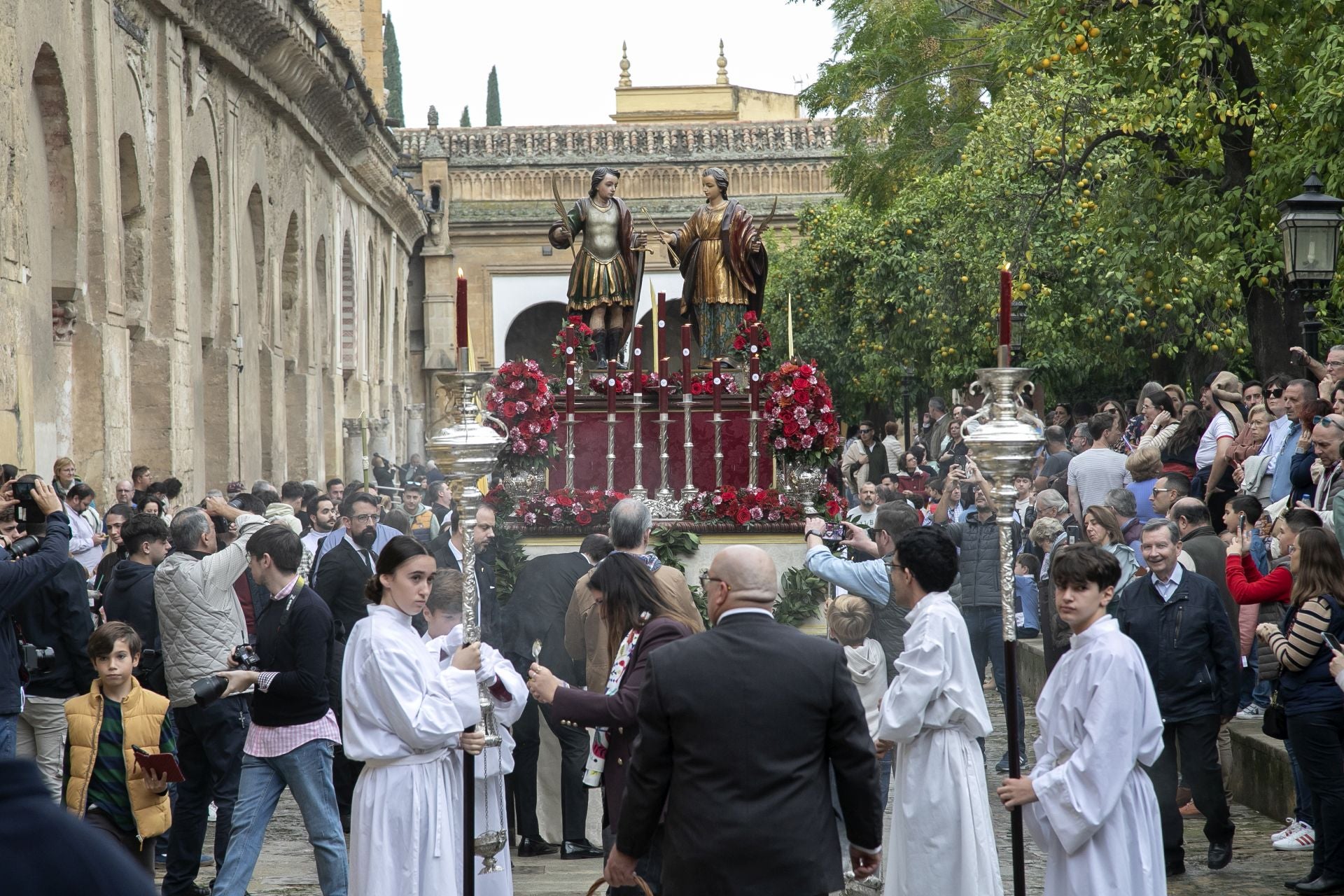 La alegre peregrinación de San Acisclo, Santa Victoria y San Pelagio en Córdoba, en imágenes