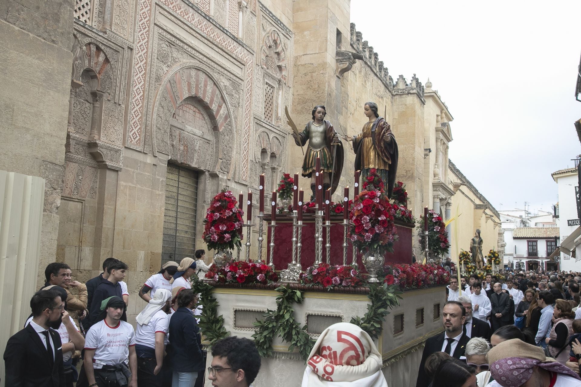 La alegre peregrinación de San Acisclo, Santa Victoria y San Pelagio en Córdoba, en imágenes