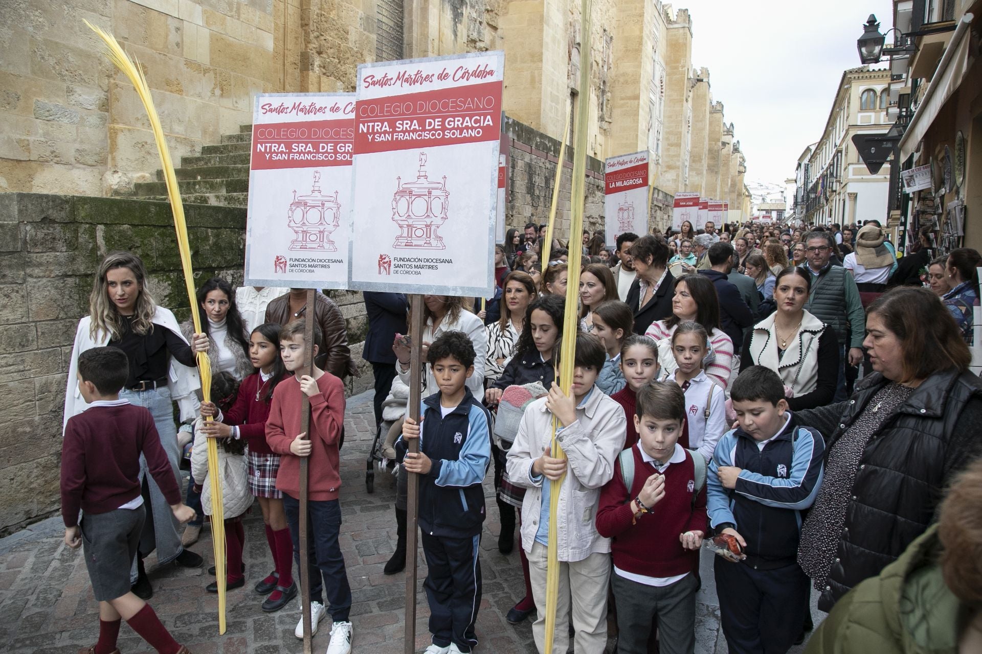 La alegre peregrinación de San Acisclo, Santa Victoria y San Pelagio en Córdoba, en imágenes