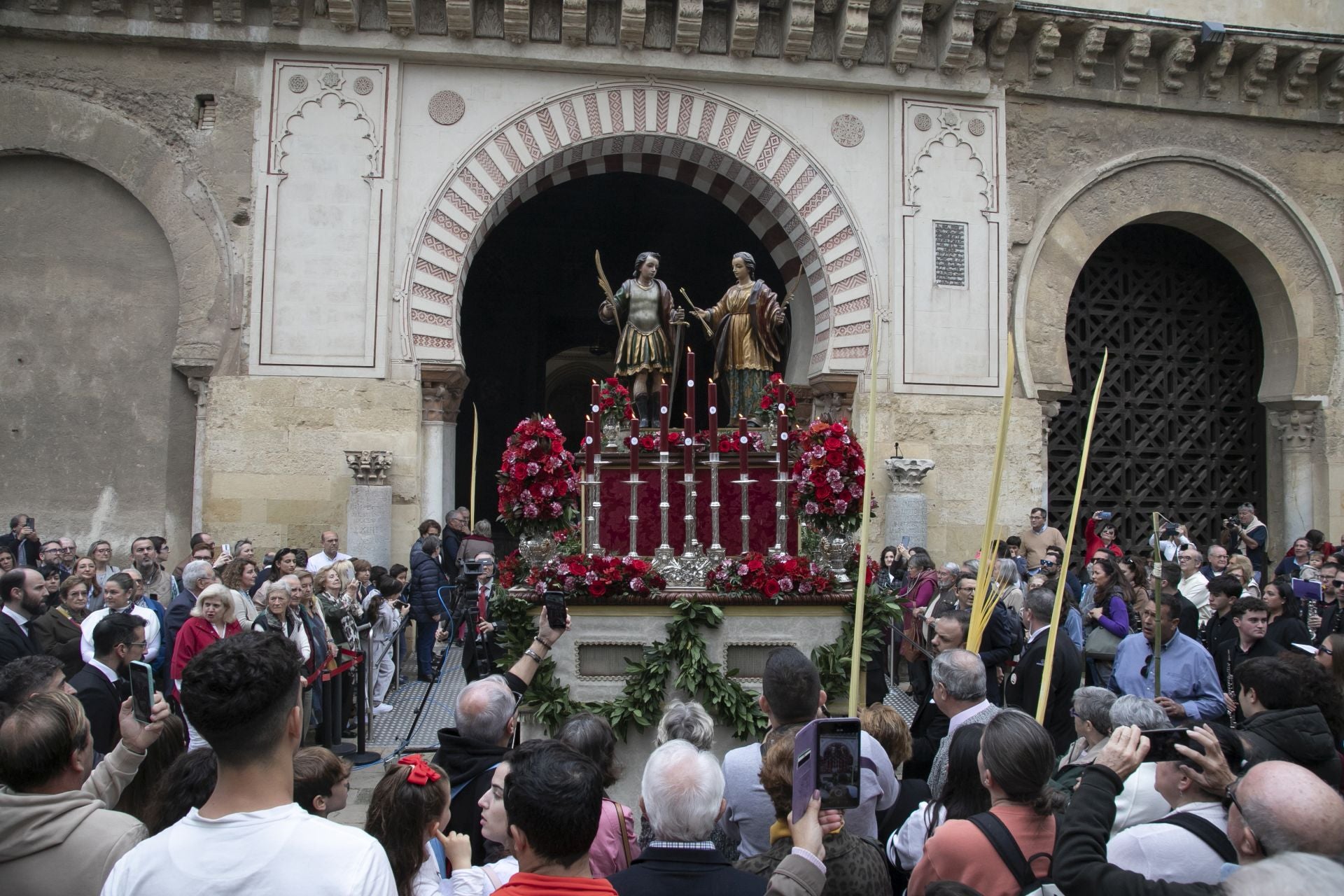 La alegre peregrinación de San Acisclo, Santa Victoria y San Pelagio en Córdoba, en imágenes