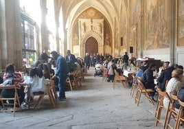 El claustro de la catedral de Toledo se convierte en un comedor para 200 personas necesitadas