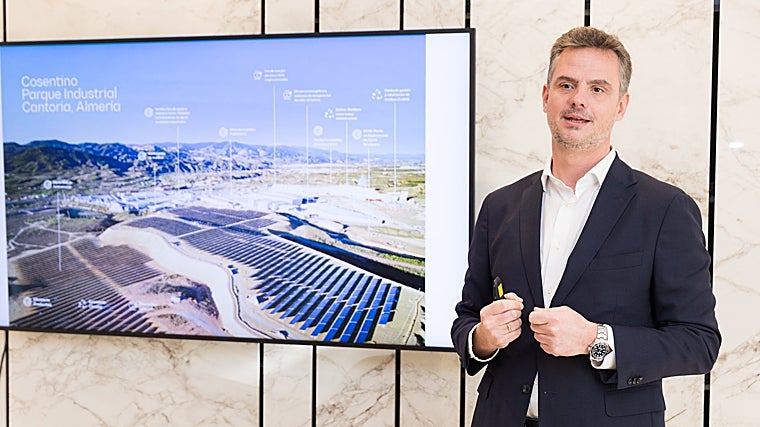 Álvaro de la Haza, Vicepresidente Ejecutivo de Cosentino, durante la presentación