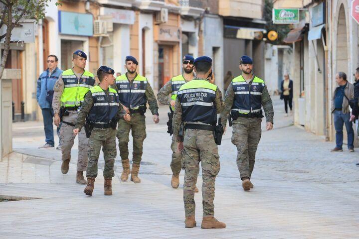 La Policia Militar de la Guardia Real llega a Chiva para salvaguardar la protección de los Reyes