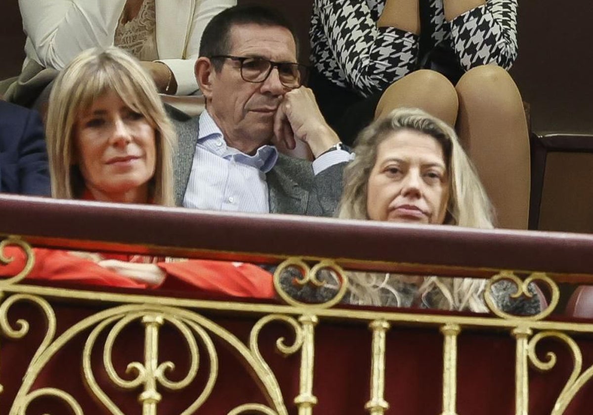 Begoña Gómez y Cristina Alvarez, en la última investidura de Sánchez