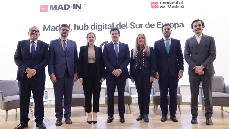 Representantes de la Comunidad de Madrid y participantes en el encuentro