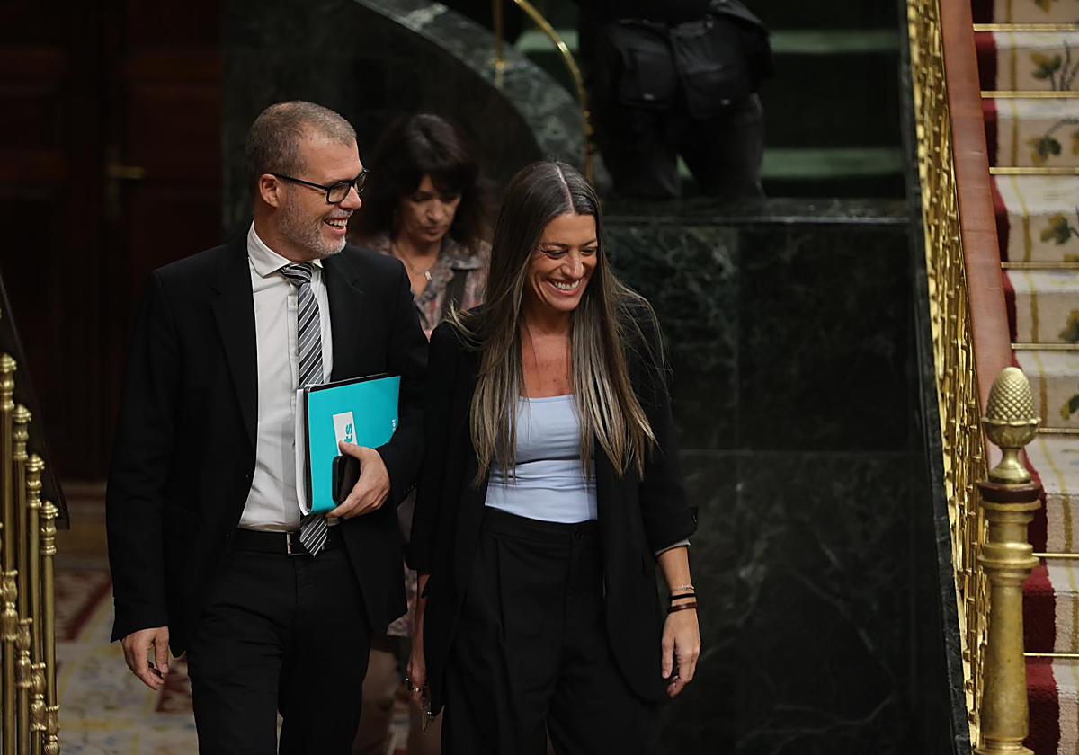 Los diputados de Junts Míriam Nogueras y Josep Maria Cruset, en el Congreso durante la sesión plenaria de la semana pasada