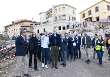 Multitudinario recibimiento a los Reyes en Letur con aplausos y vítores