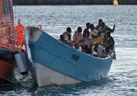 Rescatados tres cayucos con 143 migrantes en Lanzarote y El Hierro