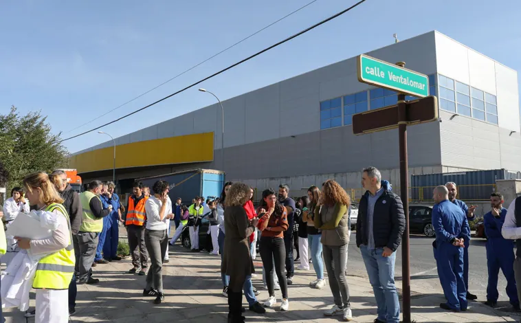 Imagen principal - Una explosión en una empresa química del Polígono de Toledo deja dos heridos hospitalizados