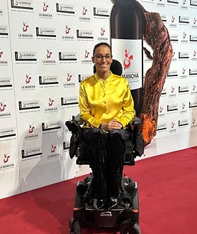 Imagen secundaria 2 - Arriba: el humorista Millán Salcedo, junto a Pedro Puig Pérez, presidente de Aldeas Infantiles/Abajo a la izquierda: la periodista Sandra Golpe/Abajo a la derecha: la deportista Teresa Perales