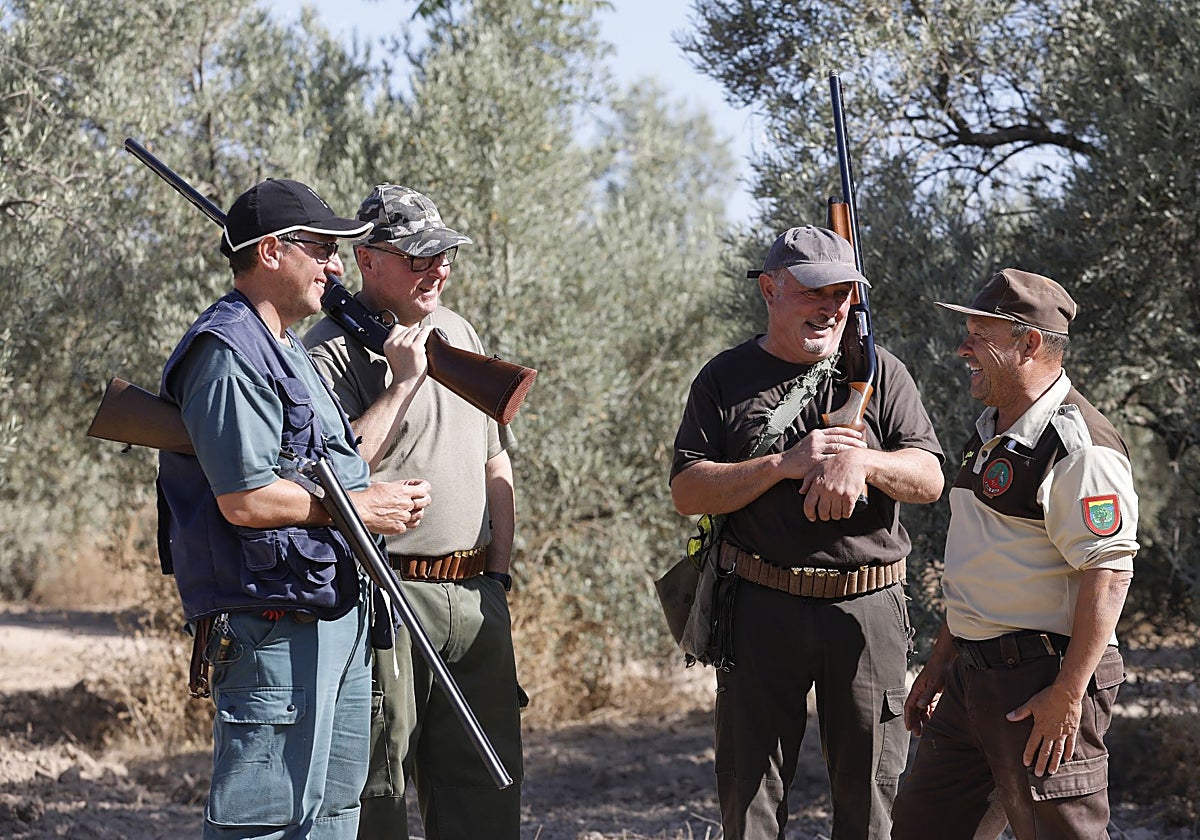 Cazadores en una finca de Córdoba