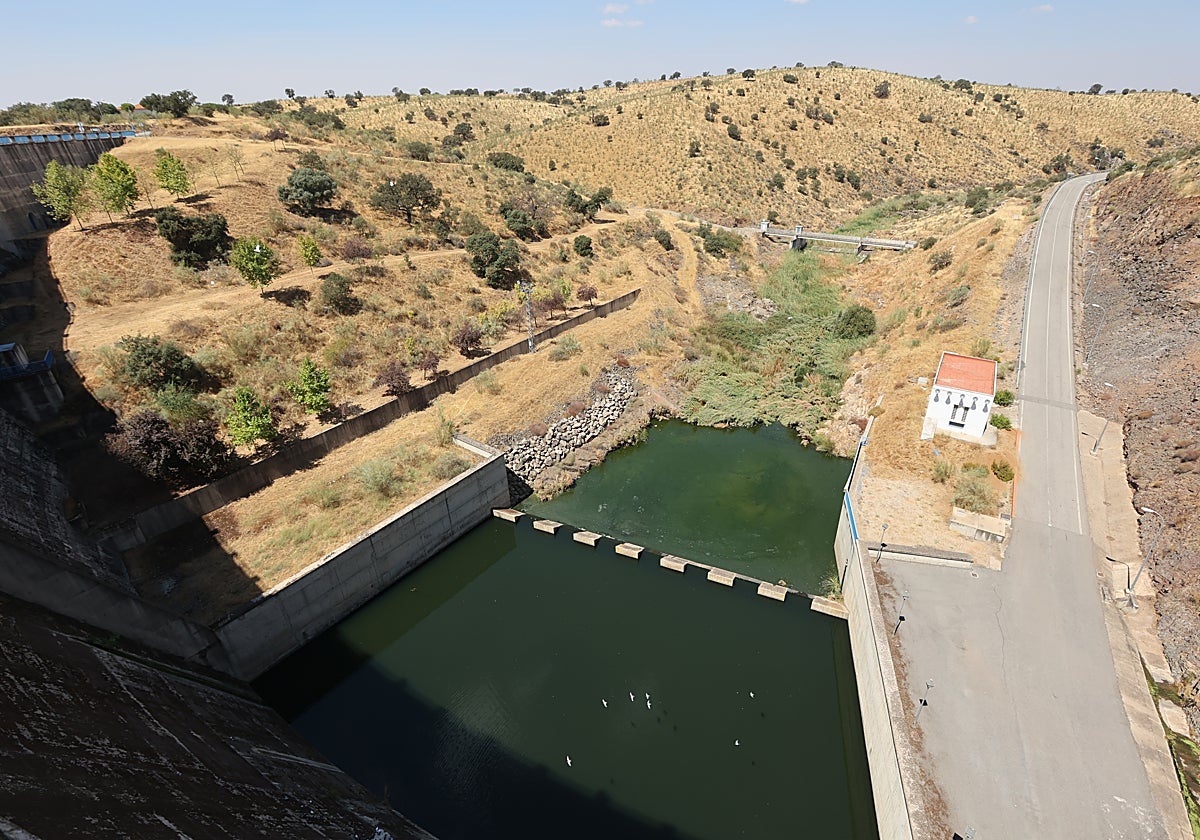 Salida del embalse de La Colada en el término municipal de El Viso