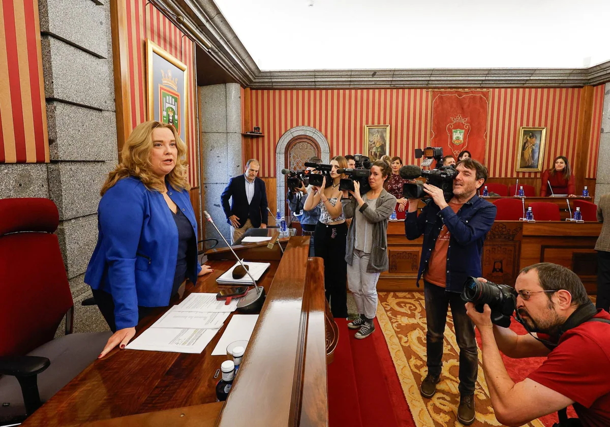 La alcaldesa de Burgos, Cristina Ayala, en el pleno municipal celebrado este viernes