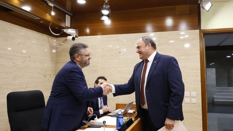 Julián Martínez Lizán a su llegada a las Cortes regionales de Castilla-La Mancha