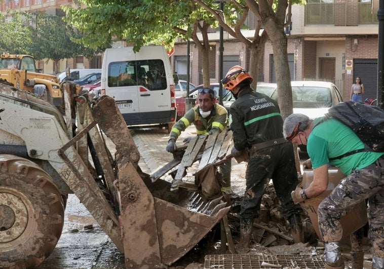 bomberos-forestales-leon-DANA-RY703mTQhdMbc0L8zSqfZrN-758x531@diario_abc.jpg