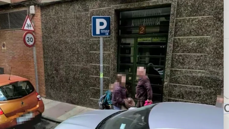 Portal donde Jesús Heredia vivía en en Murcia, en la calle de Álvarez Quintero