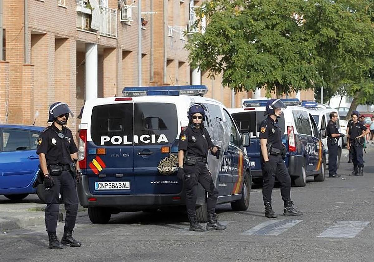 Imagen de archivo de una redada policial en Las Palmeras
