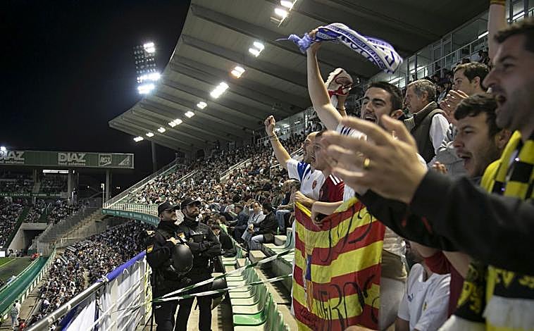 Imagen principal - La Policía Nacional de Córdoba también &#039;juega&#039; en El Arcángel: así lo blinda