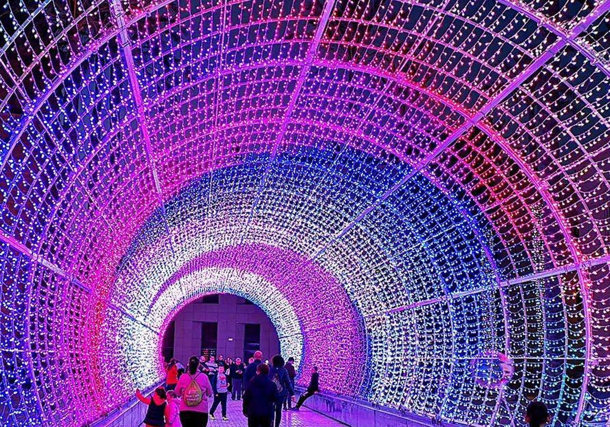 Imagen de archivo del túnel de luces que se instalará en Almería para Navidad