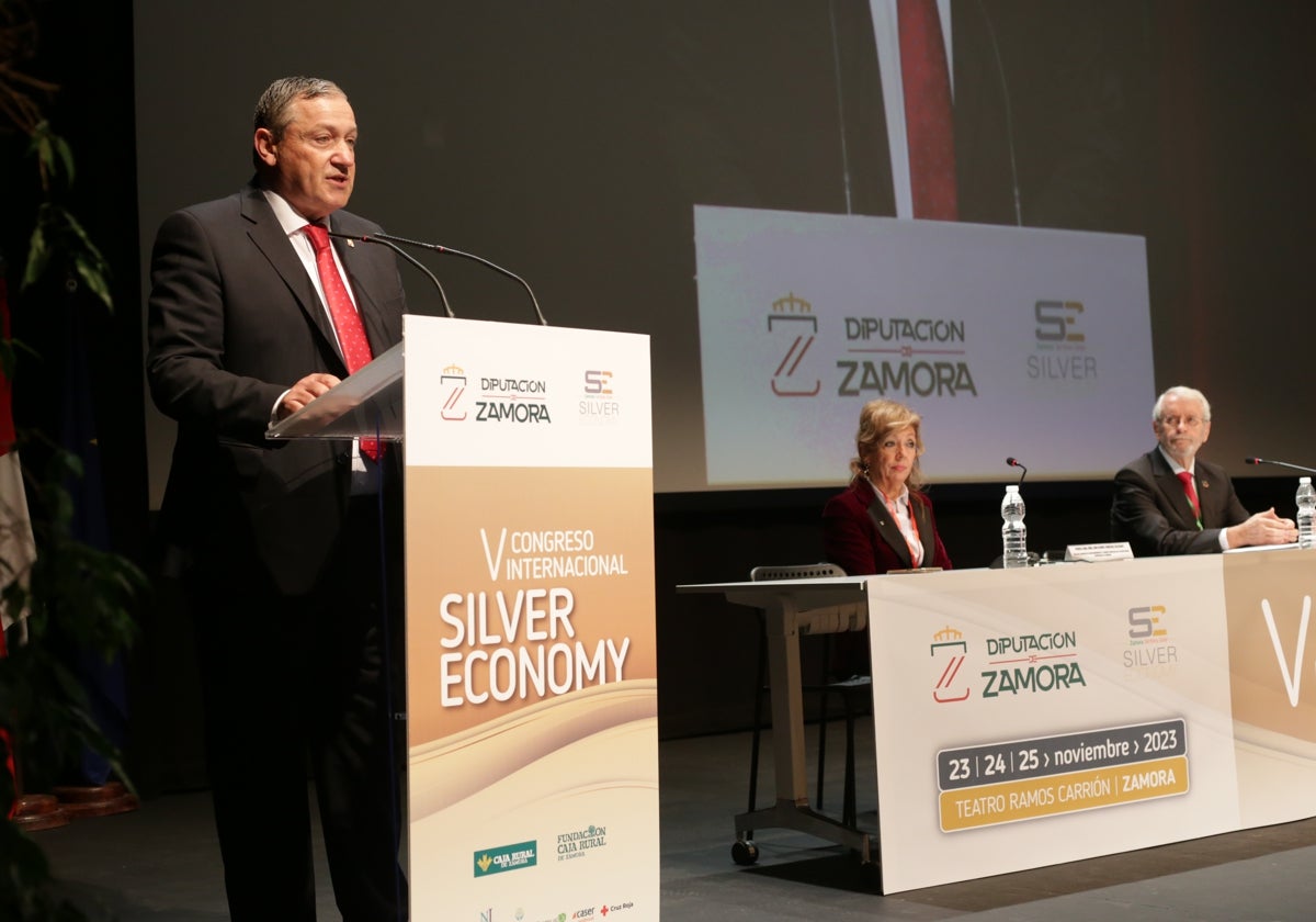 Inauguración de la pasada edición del Congreso Internacional 'Silver Economy' de Zamora por parte del presidente de la Diputación provincial, Javier Faúndez