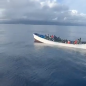 Rescatados 159 migrantes y 9 menores en El Hierro, y se busca un cayuco más