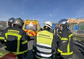 Heridos de gravedad dos agentes de la Guardia Civil tras chocar con un camión en Madrid