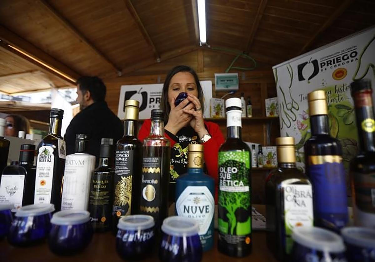 Expositor de aceite de oliva de Córdoba en una imagen de archivo.